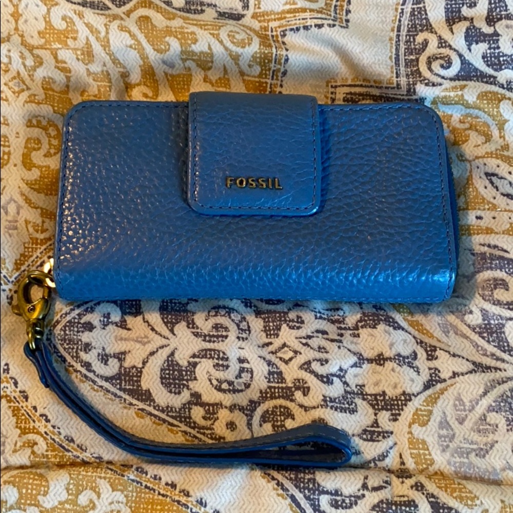 Fossil wristlet
